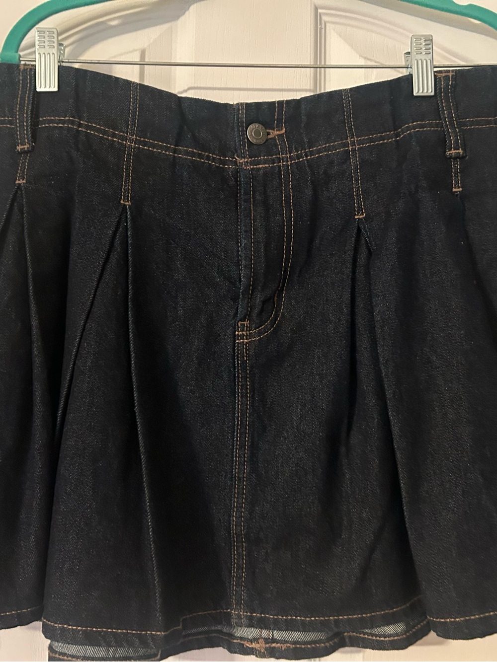 Old Navy pleated dark wash denim skirt size 12